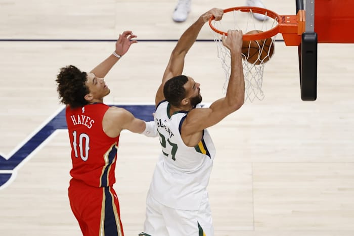 Rudy Gobert (27) dunks over Jaxson Hayes (10)
